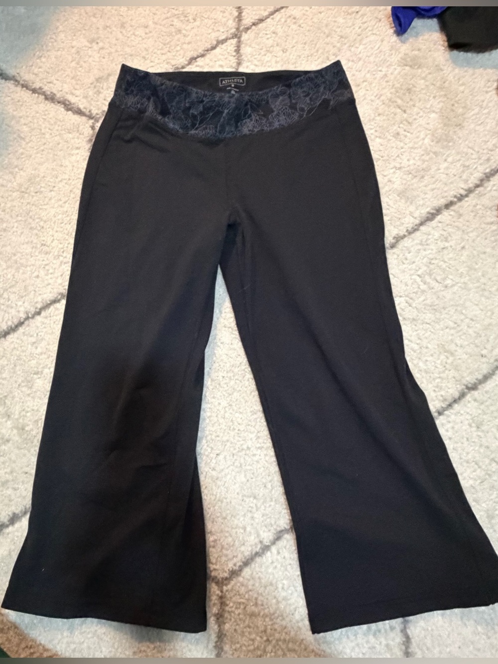 Athleta Relay Crop Wide Leg Yoga capris Black Lace Waistband Size M
